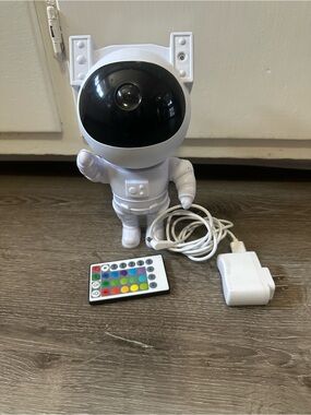 White Astronaut LED Night Light with Remote